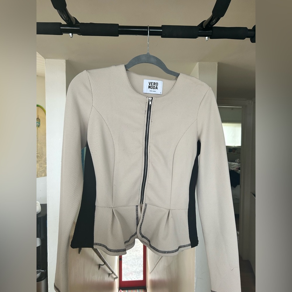 Vero Moda peplum zip up black and nude